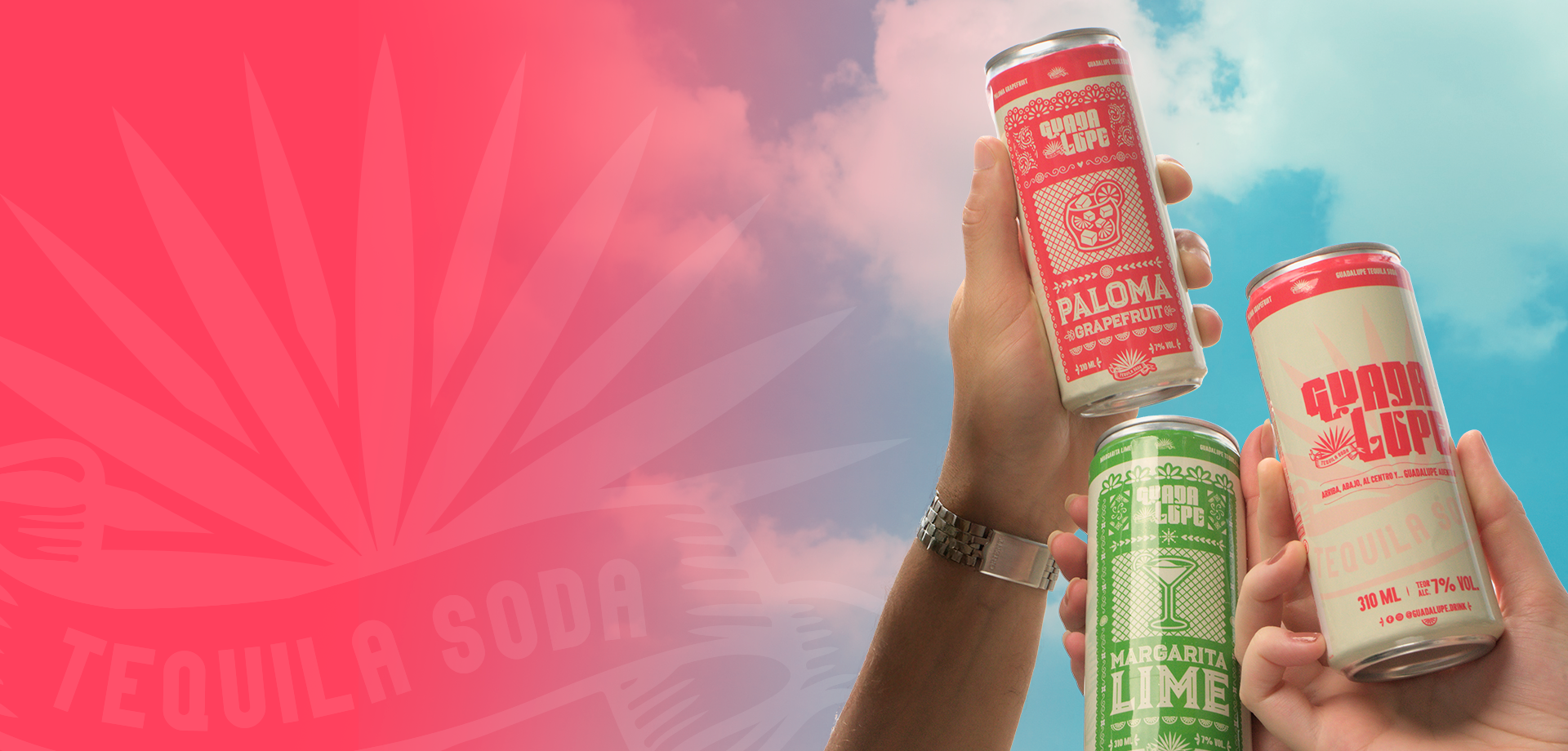 Latas Guadalupe Tequila Soda em frente ao mar
